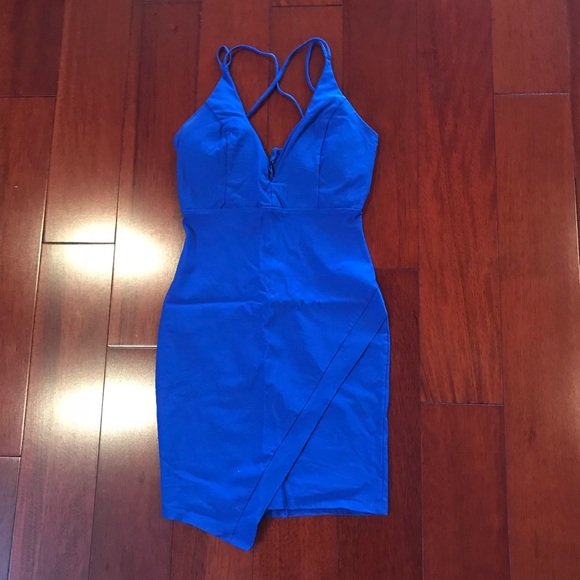 Dresses & Skirts - 💙 body con dress 💙